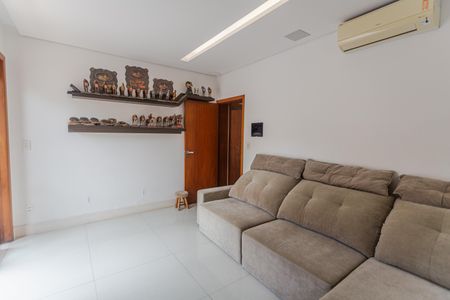 Casa à venda com 315m², 3 quartos e 3 vagas Casa à venda com 315m², 3 quartos e 3 vagasSala 2