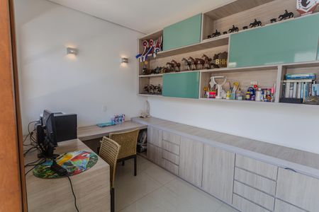 Casa à venda com 315m², 3 quartos e 3 vagas Casa à venda com 315m², 3 quartos e 3 vagasEscritório