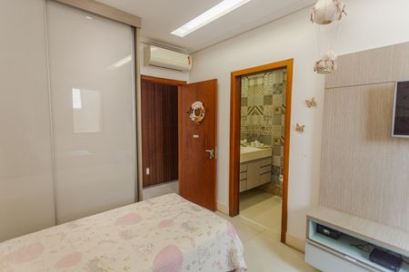 Casa à venda com 315m², 3 quartos e 3 vagas Casa à venda com 315m², 3 quartos e 3 vagasSuíte 2