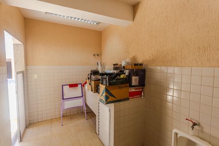 Casa à venda com 315m², 3 quartos e 3 vagas Casa à venda com 315m², 3 quartos e 3 vagasCanil