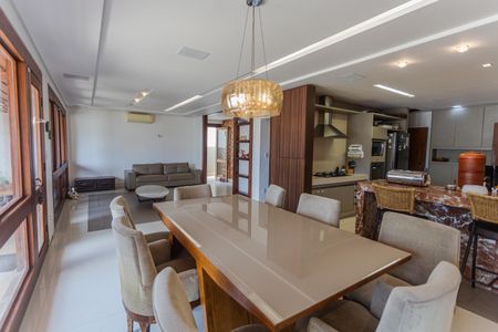 Casa à venda com 315m², 3 quartos e 3 vagas Casa à venda com 315m², 3 quartos e 3 vagasSala 1