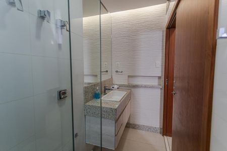 Casa à venda com 315m², 3 quartos e 3 vagas Casa à venda com 315m², 3 quartos e 3 vagasBanheiro da Suíte 3