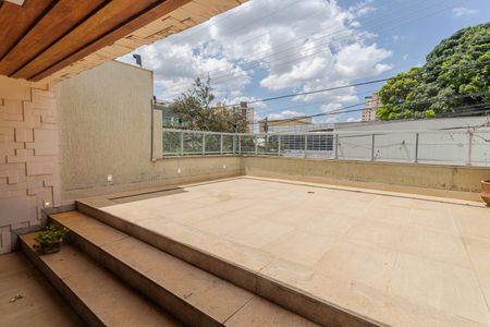 Casa à venda com 315m², 3 quartos e 3 vagas Casa à venda com 315m², 3 quartos e 3 vagasVaranda na Entrada