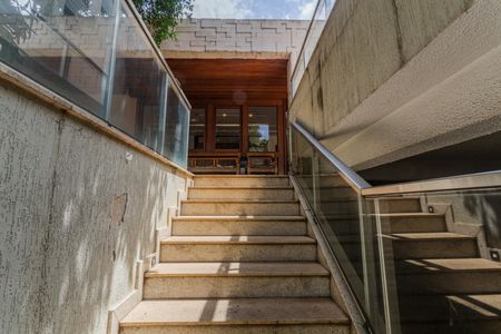 Casa à venda com 315m², 3 quartos e 3 vagas Casa à venda com 315m², 3 quartos e 3 vagasEntrada