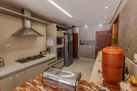 Casa à venda com 315m², 3 quartos e 3 vagas Casa à venda com 315m², 3 quartos e 3 vagasCozinha