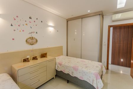 Casa à venda com 315m², 3 quartos e 3 vagas Casa à venda com 315m², 3 quartos e 3 vagasSuíte 2