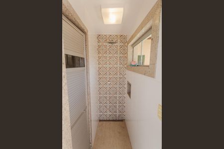 Casa à venda com 315m², 3 quartos e 3 vagas Casa à venda com 315m², 3 quartos e 3 vagasChuveiro da Sauna