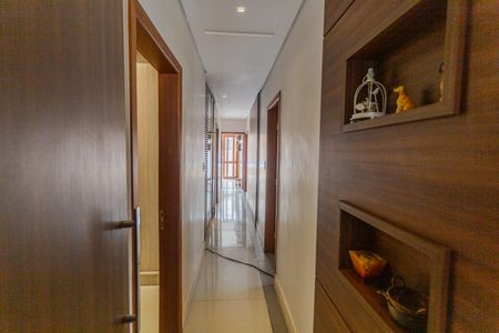 Casa à venda com 315m², 3 quartos e 3 vagas Casa à venda com 315m², 3 quartos e 3 vagasCorredor