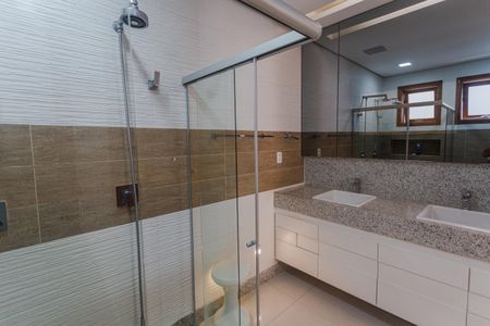 Casa à venda com 315m², 3 quartos e 3 vagas Casa à venda com 315m², 3 quartos e 3 vagasBanheiro da Suíte 1