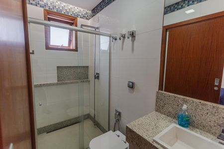Casa à venda com 315m², 3 quartos e 3 vagas Casa à venda com 315m², 3 quartos e 3 vagasBanheiro da Suíte 3