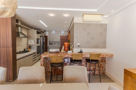 Casa à venda com 315m², 3 quartos e 3 vagas Casa à venda com 315m², 3 quartos e 3 vagasCozinha