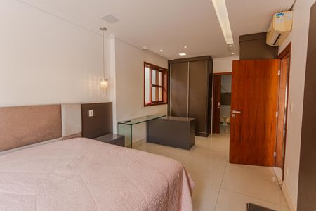 Casa à venda com 315m², 3 quartos e 3 vagas Casa à venda com 315m², 3 quartos e 3 vagasSuíte 1