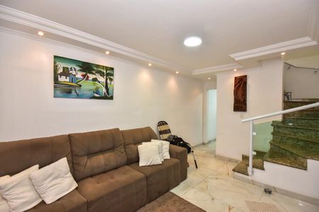 Casa para alugar com 110m², 2 quartos e 2 vagasSala