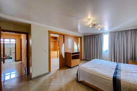 Apartamento à venda com 282m², 3 quartos e 2 vagasQuarto 2 - Suíte