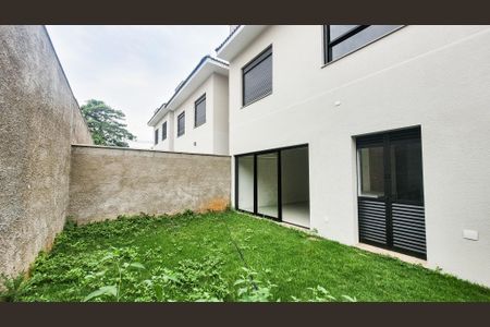 Casa de condomínio à venda com 138m², 3 quartos e 2 vagasQuintal