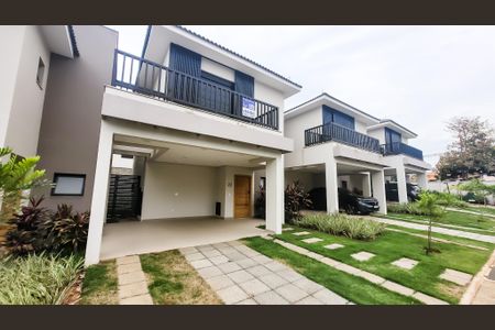 Casa de condomínio à venda com 138m², 3 quartos e 2 vagasFachada