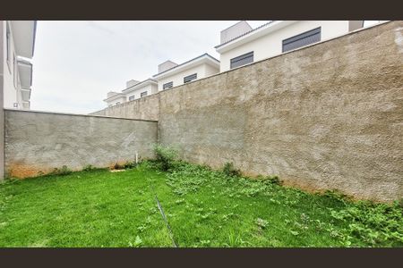 Casa de condomínio à venda com 138m², 3 quartos e 2 vagasQuintal