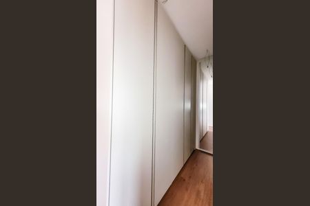 Casa de condomínio à venda com 138m², 3 quartos e 2 vagasCloset Suite 2