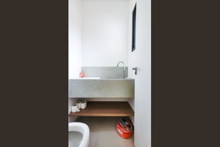 Casa de condomínio à venda com 138m², 3 quartos e 2 vagasLavabo