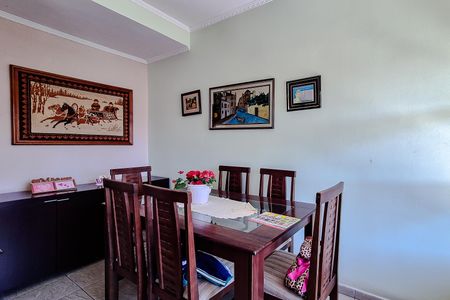 Casa à venda com 300m², 3 quartos e 2 vagasSala