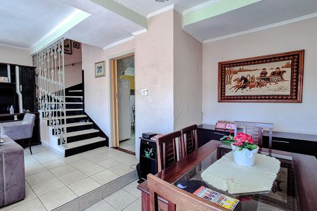 Casa à venda com 300m², 3 quartos e 2 vagasSala