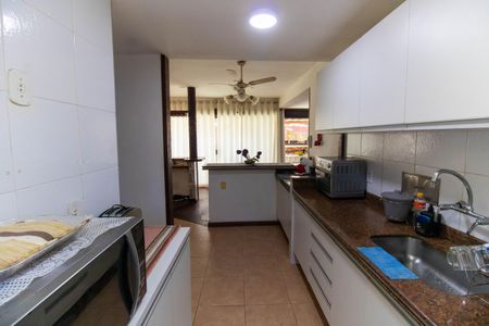 Casa de condomínio à venda com 180m², 4 quartos e 2 vagasCozinha