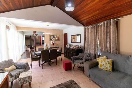 Casa de condomínio à venda com 180m², 4 quartos e 2 vagasSala