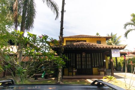 Casa de condomínio à venda com 180m², 4 quartos e 2 vagasFachada