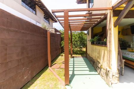 Casa de condomínio à venda com 180m², 4 quartos e 2 vagasÁrea externa