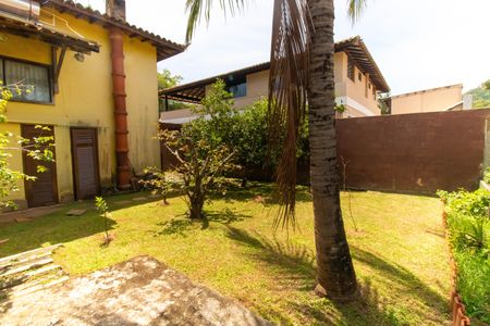Casa de condomínio à venda com 180m², 4 quartos e 2 vagasÁrea externa
