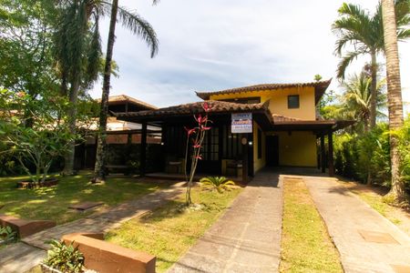 Casa de condomínio à venda com 180m², 4 quartos e 2 vagasFachada