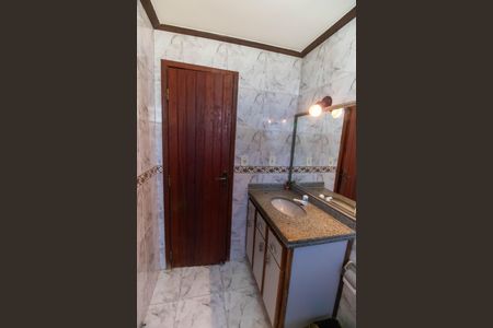 Casa de condomínio à venda com 180m², 4 quartos e 2 vagasBanheiro Social