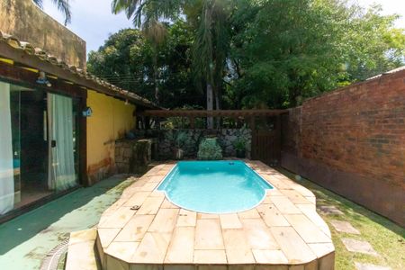 Casa de condomínio à venda com 180m², 4 quartos e 2 vagasÁrea externa