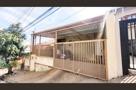 Casa à venda com 170m², 2 quartos e 2 vagasFachada