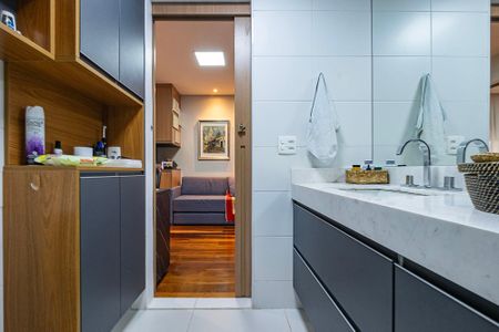 Apartamento para alugar com 151m², 3 quartos e 2 vagas Apartamento para alugar com 151m², 3 quartos e 2 vagasSuíte 1 - Banheiro 2