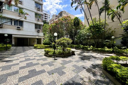 Apartamento à venda com 71m², 2 quartos e sem vagaÁrea comum