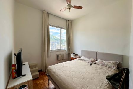 Quarto de apartamento à venda com 2 quartos, 80m² em Laranjeiras, Rio de Janeiro