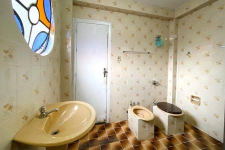 Casa à venda com 900m², 5 quartos e 2 vagasBanheiro da Suíte 2