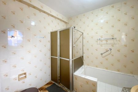 Casa à venda com 900m², 5 quartos e 2 vagasBanheiro da Suíte 2