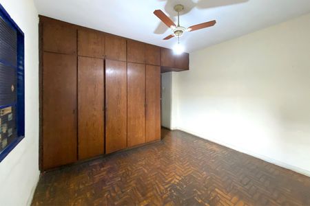 Casa à venda com 900m², 5 quartos e 2 vagasQuarto 3