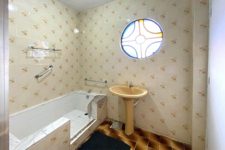 Casa à venda com 900m², 5 quartos e 2 vagasBanheiro da Suíte 2