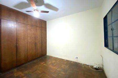 Casa à venda com 900m², 5 quartos e 2 vagasQuarto 4