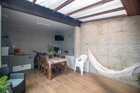 Casa à venda com 100m², 2 quartos e 2 vagas Casa à venda com 100m², 2 quartos e 2 vagasQuintal/Churrasqueira