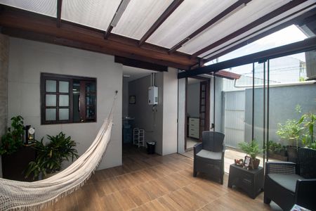 Casa à venda com 100m², 2 quartos e 2 vagas Casa à venda com 100m², 2 quartos e 2 vagasQuintal/Churrasqueira