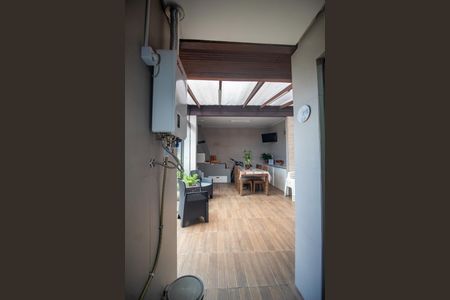 Casa à venda com 100m², 2 quartos e 2 vagas Casa à venda com 100m², 2 quartos e 2 vagasÁrea de Serviço