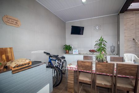 Casa à venda com 100m², 2 quartos e 2 vagas Casa à venda com 100m², 2 quartos e 2 vagasQuintal/Churrasqueira