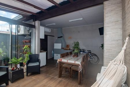 Casa à venda com 100m², 2 quartos e 2 vagas Casa à venda com 100m², 2 quartos e 2 vagasQuintal/Churrasqueira