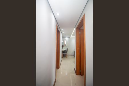 Casa à venda com 100m², 2 quartos e 2 vagas Casa à venda com 100m², 2 quartos e 2 vagasCorredor