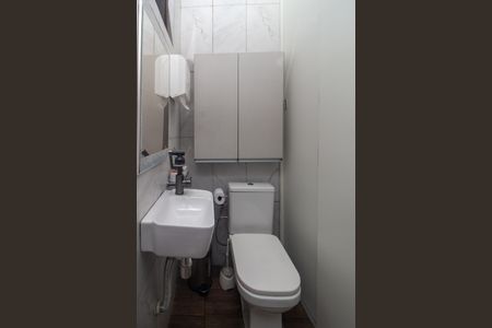 Casa à venda com 100m², 2 quartos e 2 vagas Casa à venda com 100m², 2 quartos e 2 vagasBanheiro 2