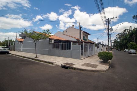 Casa à venda com 100m², 2 quartos e 2 vagas Casa à venda com 100m², 2 quartos e 2 vagasFachada